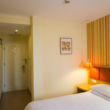 Home Inn Guangzhou Middle Jiefang Road Gongyuanqian Metro Station 广州 外观 照片