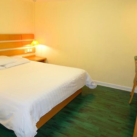 Home Inn Guangzhou Middle Jiefang Road Gongyuanqian Metro Station 广州 外观 照片