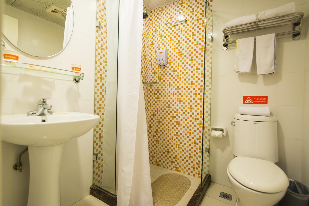 Home Inn Guangzhou Middle Jiefang Road Gongyuanqian Metro Station 广州 外观 照片